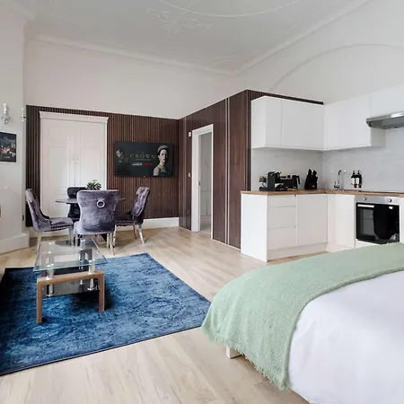 Elegant Mayfair Studio Apartment